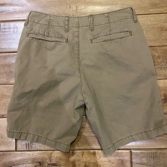 Old Navy Lived-in Khaki Shorts size 30 waist Men’s - Picture 2 of 6
